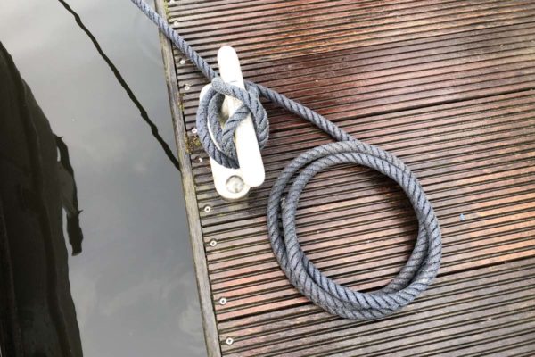 how to tie a boat up on a pontoon
